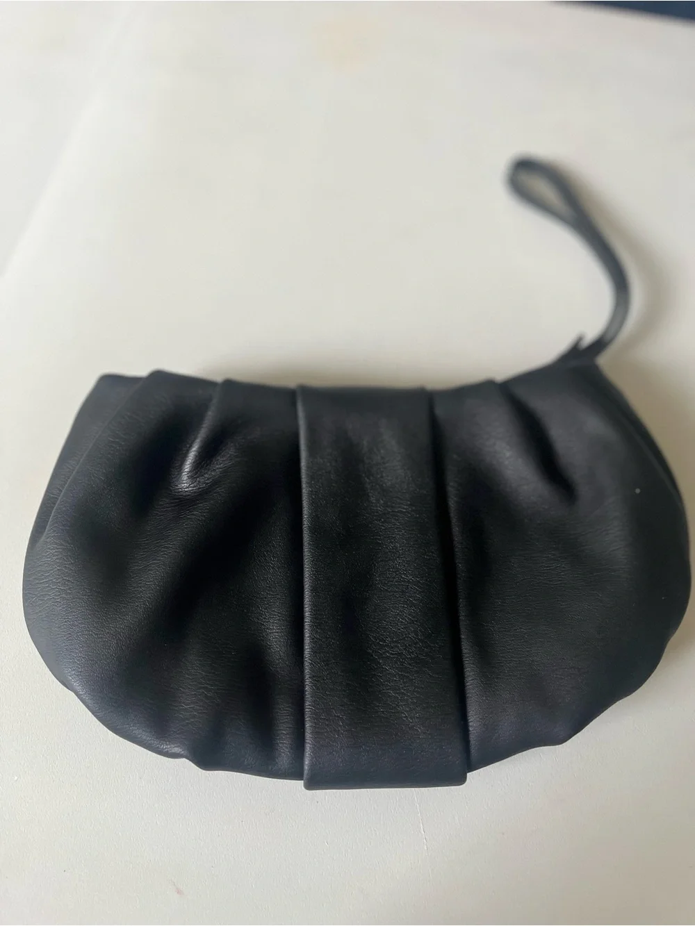 Simply Vera by Vera Black Pleated Wristlet Clutch. - Picture 2 of 7